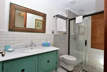 تختخواب و صبحانه Villa Taraça Alaçatı Romantik Otel