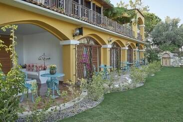 تختخواب و صبحانه Villa Taraça Alaçatı Romantik Otel