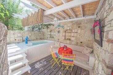 تختخواب و صبحانه Villa Taraça Alaçatı Romantik Otel