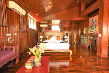 هتل Erawan Villa