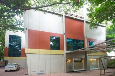 هتل Treebo Amber International