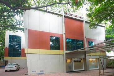 هتل Treebo Amber International