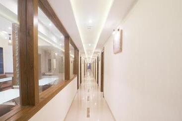 هتل Treebo Amber International