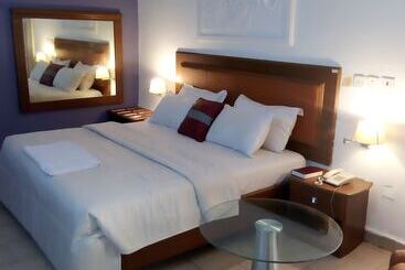 Signatious Hotel And Suites Delta