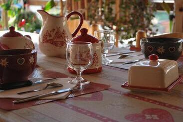 تختخواب و صبحانه Chalet L'aiglon