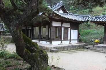 تختخواب و صبحانه Okyeon Jeongsa