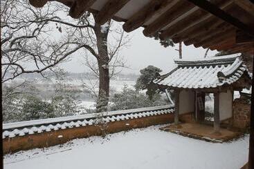 تختخواب و صبحانه Okyeon Jeongsa