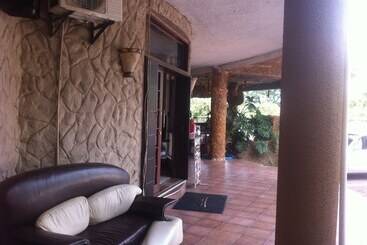 هتل African Home