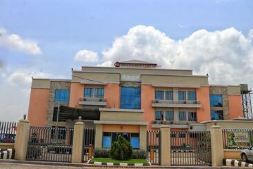 هتل Best Western Plus By Bayse Ltd