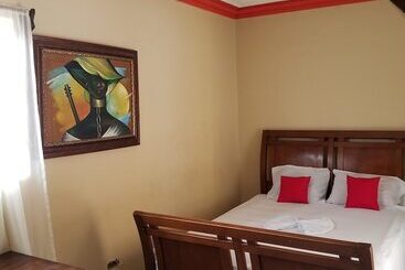 هتل Daniella Inn