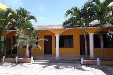 هتل Los Arcos