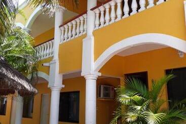 هتل Los Arcos