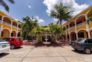 هتل Los Arcos