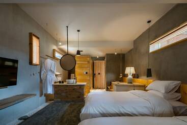هتل Shangrila Karesansui