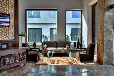 هتل Staynest Gangtok 300 Mtr From Mall Road