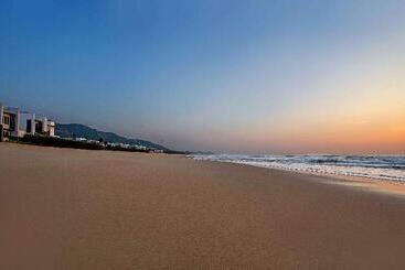 استراحتگاه Oceanami Villas & Beach Club  Managed By Oceanami Group