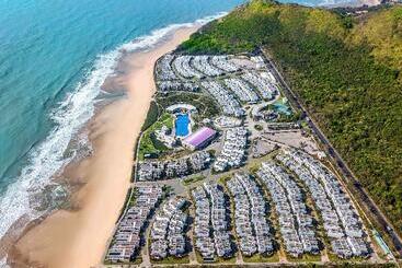 استراحتگاه Oceanami Villas & Beach Club Managed By Oceanami Group
