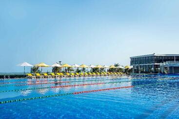 استراحتگاه Oceanami Villas & Beach Club  Managed By Oceanami Group