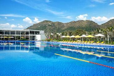 استراحتگاه Oceanami Villas & Beach Club  Managed By Oceanami Group