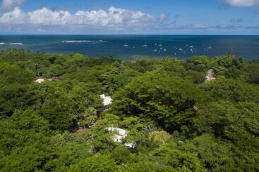 The Breeze Hotel & Villas
