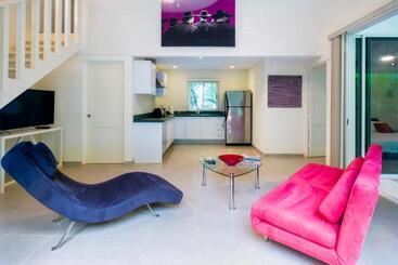 The Breeze Hotel & Villas