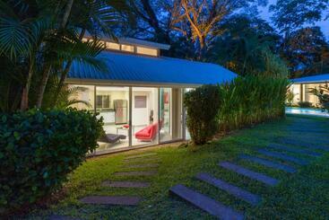 The Breeze Hotel & Villas