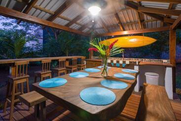 The Breeze Hotel & Villas
