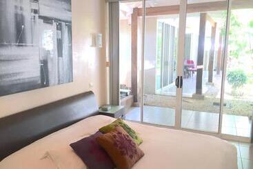 The Breeze Hotel & Villas