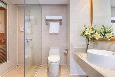 Vienna Hotel Shenzhen Bantian South Huancheng Road