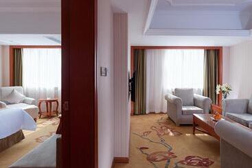 Vienna Hotel Shenzhen Bantian South Huancheng Road