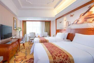 Vienna Hotel Shenzhen Bantian South Huancheng Road