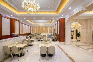 Vienna Hotel Shenzhen Bantian South Huancheng Road
