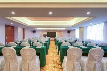 Vienna Hotel Shenzhen Bantian South Huancheng Road