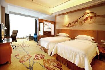 Vienna International Hotel Guangzhou Changlong Qifu Xincun