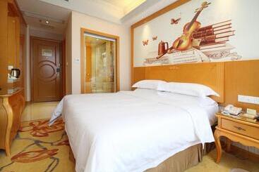 Vienna International Hotel Guangzhou Changlong Qifu Xincun
