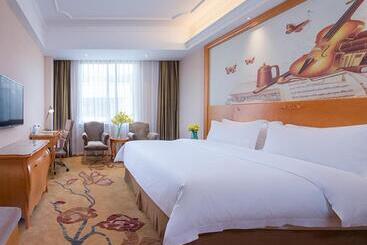 Vienna International Hotel Guangzhou Changlong Qifu Xincun