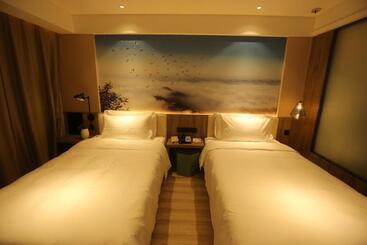 Atour Hotel Shuangyong Ave