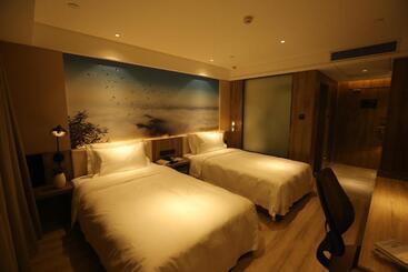 Atour Hotel Shuangyong Ave