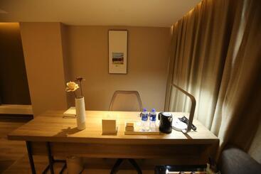 Atour Hotel Shuangyong Ave