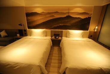 Atour Hotel Shuangyong Ave