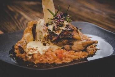 تختخواب و صبحانه Cafe Restaurant Leo