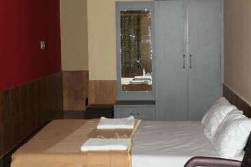 فندق Iroomz Sri Vinayaka Comforts