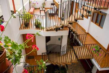 هتل La Casa De Los Balcones