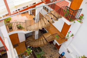 هتل La Casa De Los Balcones