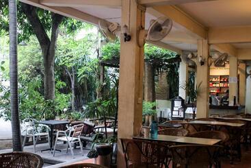 هتل Lamphuhouse Bangkok  Sha Extra Plus Certified