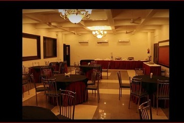 ホテル Super Townhouse Lalghati Near Airport