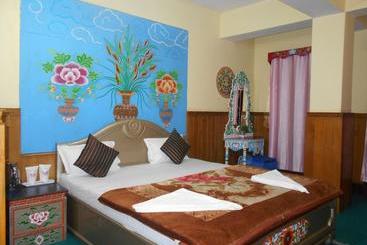 هتل Collection O 6932 Make Holiday Snow Lion