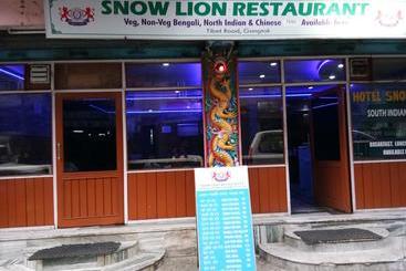 هتل Collection O 6932 Make Holiday Snow Lion