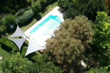 تختخواب و صبحانه Le Jardin De Celina