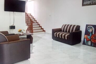 تختخواب و صبحانه Slightly Chilled Forest Villa